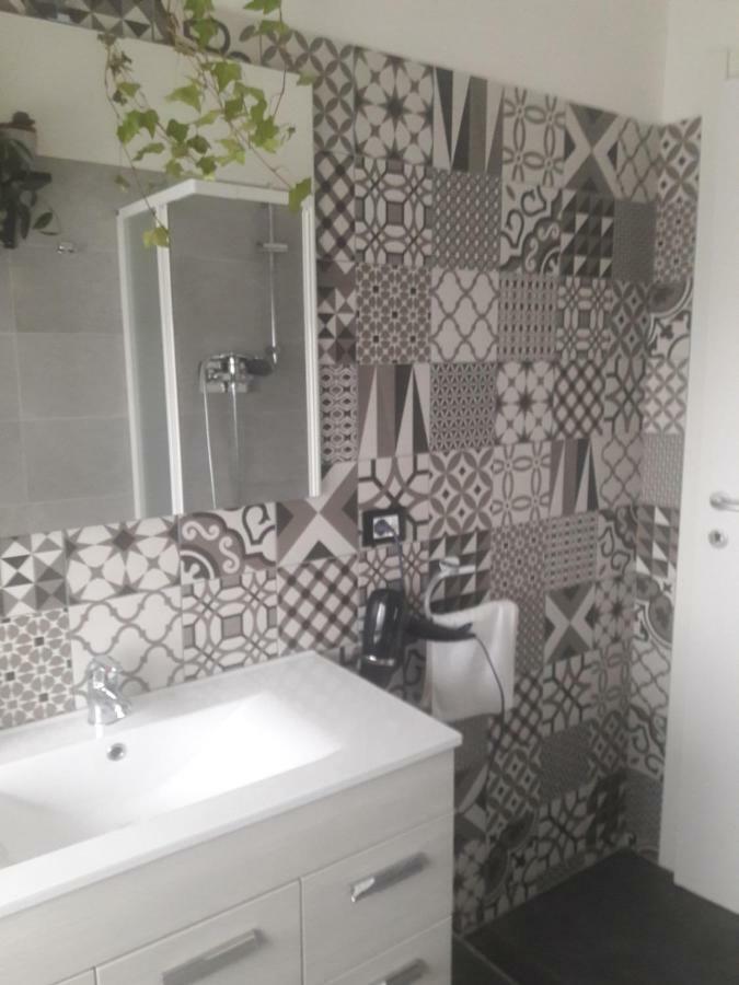 Le Stanze Di Adele Bed & Breakfast ลาควิลา ภายนอก รูปภาพ